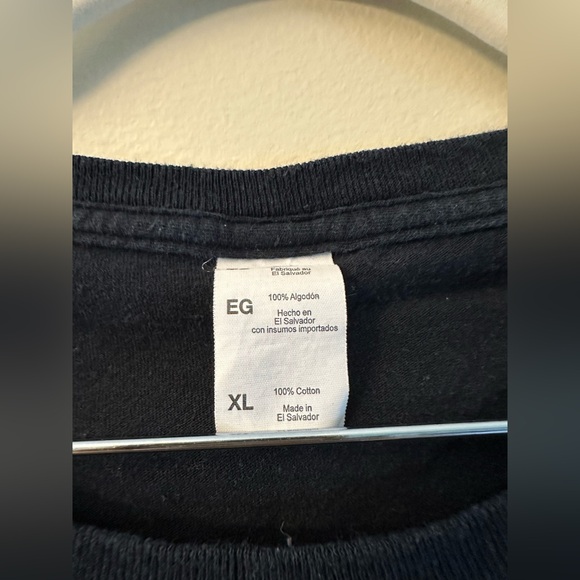 Tshirt size xl - Picture 2 of 2